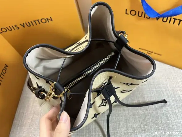 AAA Pruses Bags LOUIS MM NÉONOÉ VUITTON 0517
